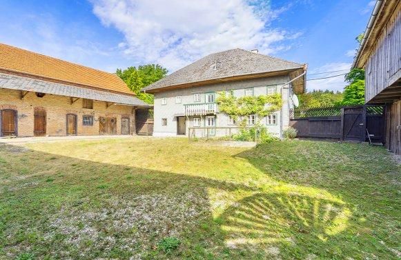Property in 4910 Innviertler Hügelland: Charming farm with potential! Four-sided farm near Ried im Innkreis