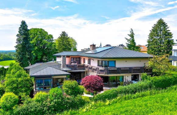 Property in 5101 Salzburg - Bergheim: BEAUTIFUL LIVING! Stately estate on the outskirts of Salzburg ...