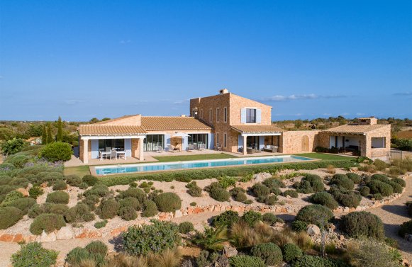 Property in 07640 Mallorca - Ses Salines: Charming finca with spacious pool near Ses Salines