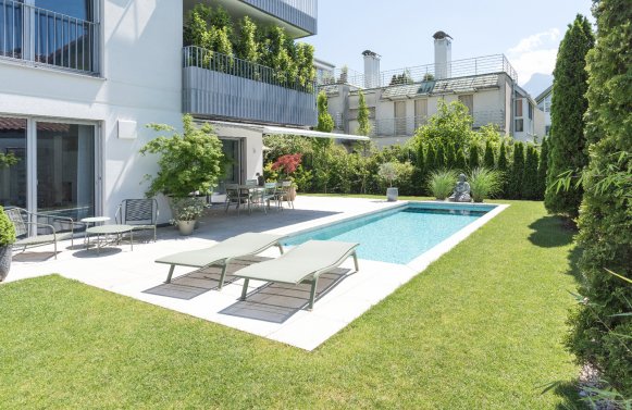 Property in 5020 Salzburg - Leopoldskroner Moos: Designer apartment with spacious garden and pool