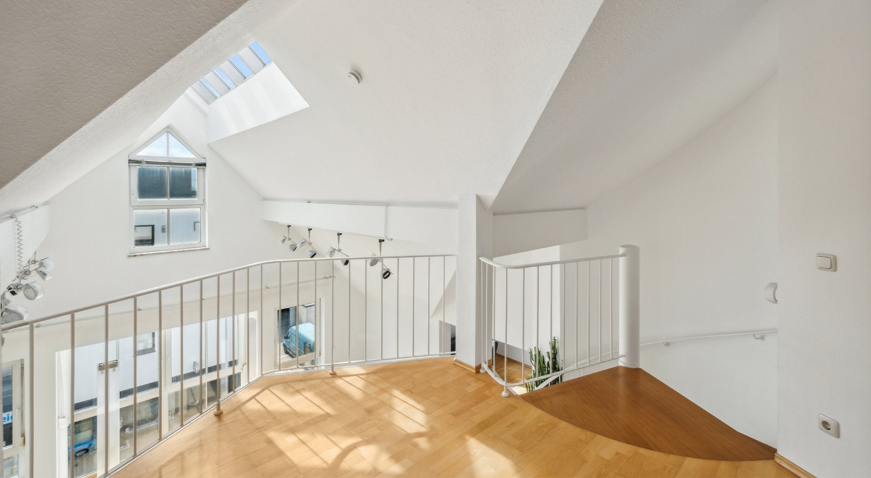 Immobilie in 83395 Bayern - Freilassing: Loft-Feeling! Große Dachterrassenwohnung über zwei Ebenen - bild 1