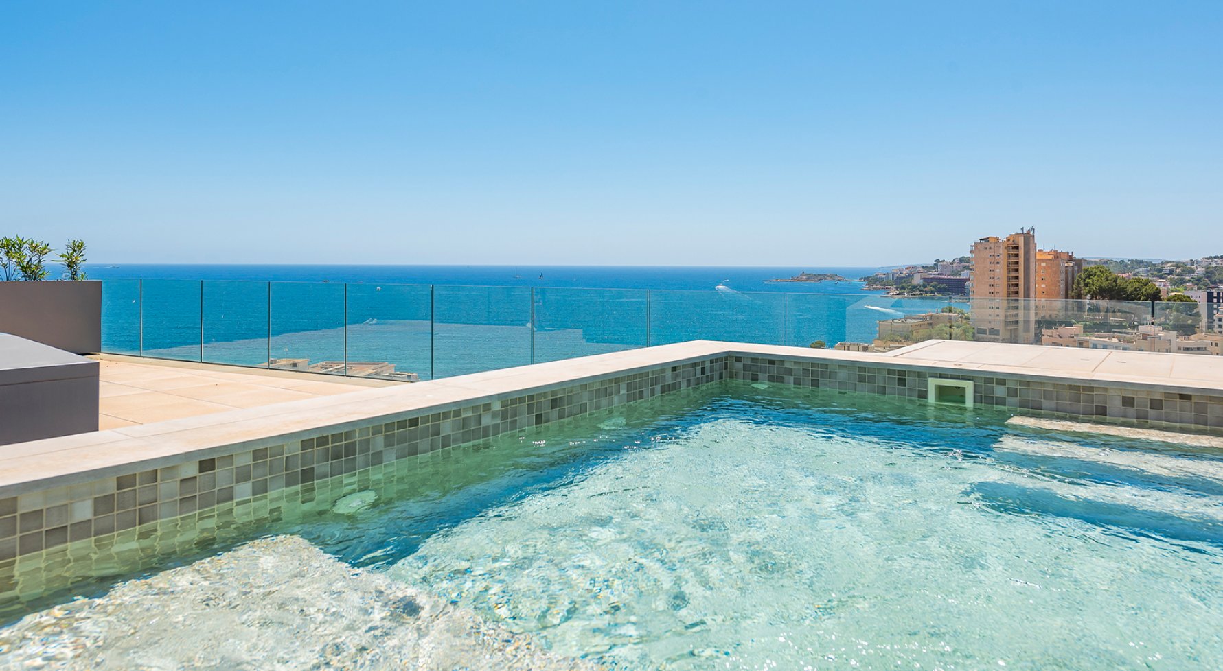 Property in 07015 Mallorca - Cala Major: Luxurious penthouse with breathtaking SEA VIEWS - picture 1