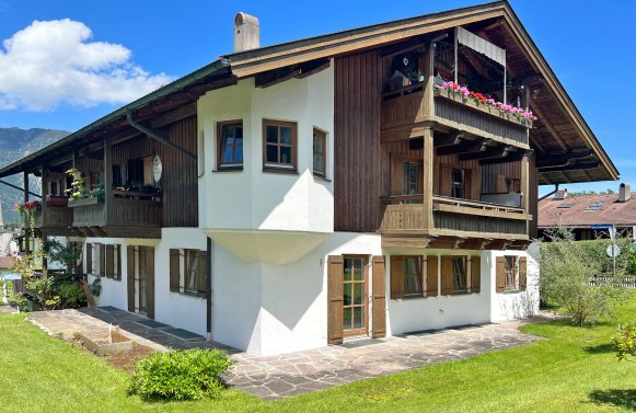 Property in 83457 Bayern - Bayerisch Gmain: Unique investment opportunity with potential for value appreciation