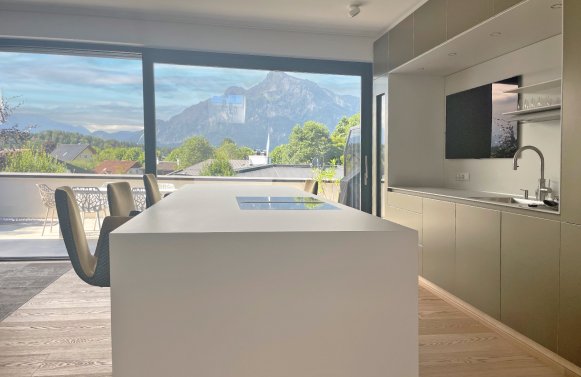 Immobilie in 5020 Salzburg - Morzg: Für Autoliebhaber! Penthouse-Maisonette mit Sonnenterrasse und 8 Garagenplätzen